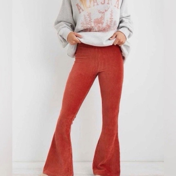 aerie Pants - Aerie Women's Groove On Red Velour Ribbed Flare Pants Medium NWT